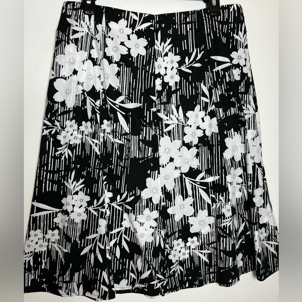 First Option Women’s Black & White Floral Skirt Size 12